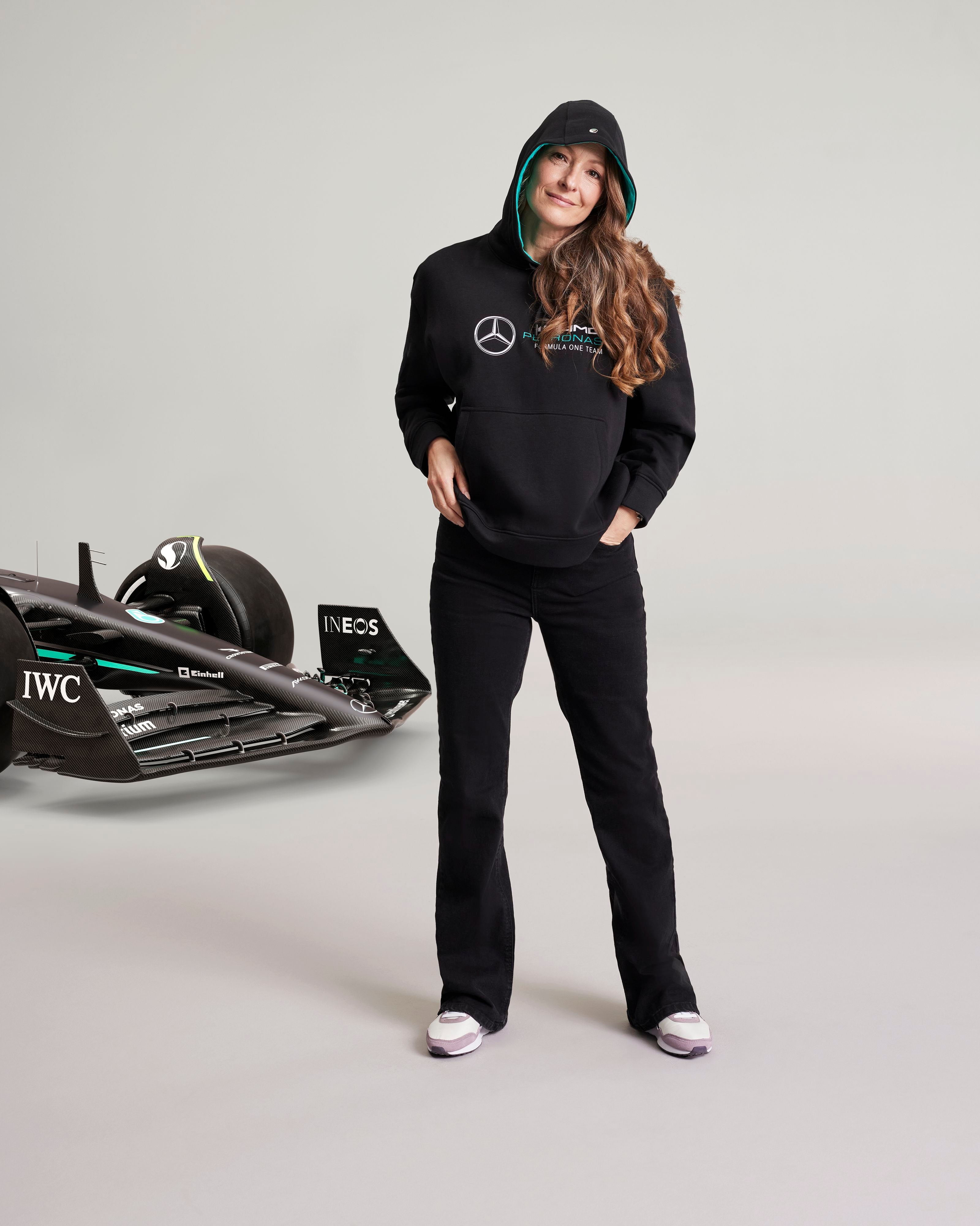 Womens Oversized Hoody Black | Official Mercedes-AMG PETRONAS F1 Team Store