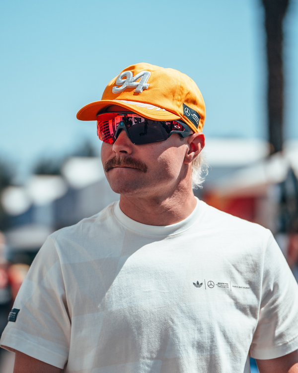 adidas para Bad Bunny x Mercedes-AMG F1 Racing Cap Gold