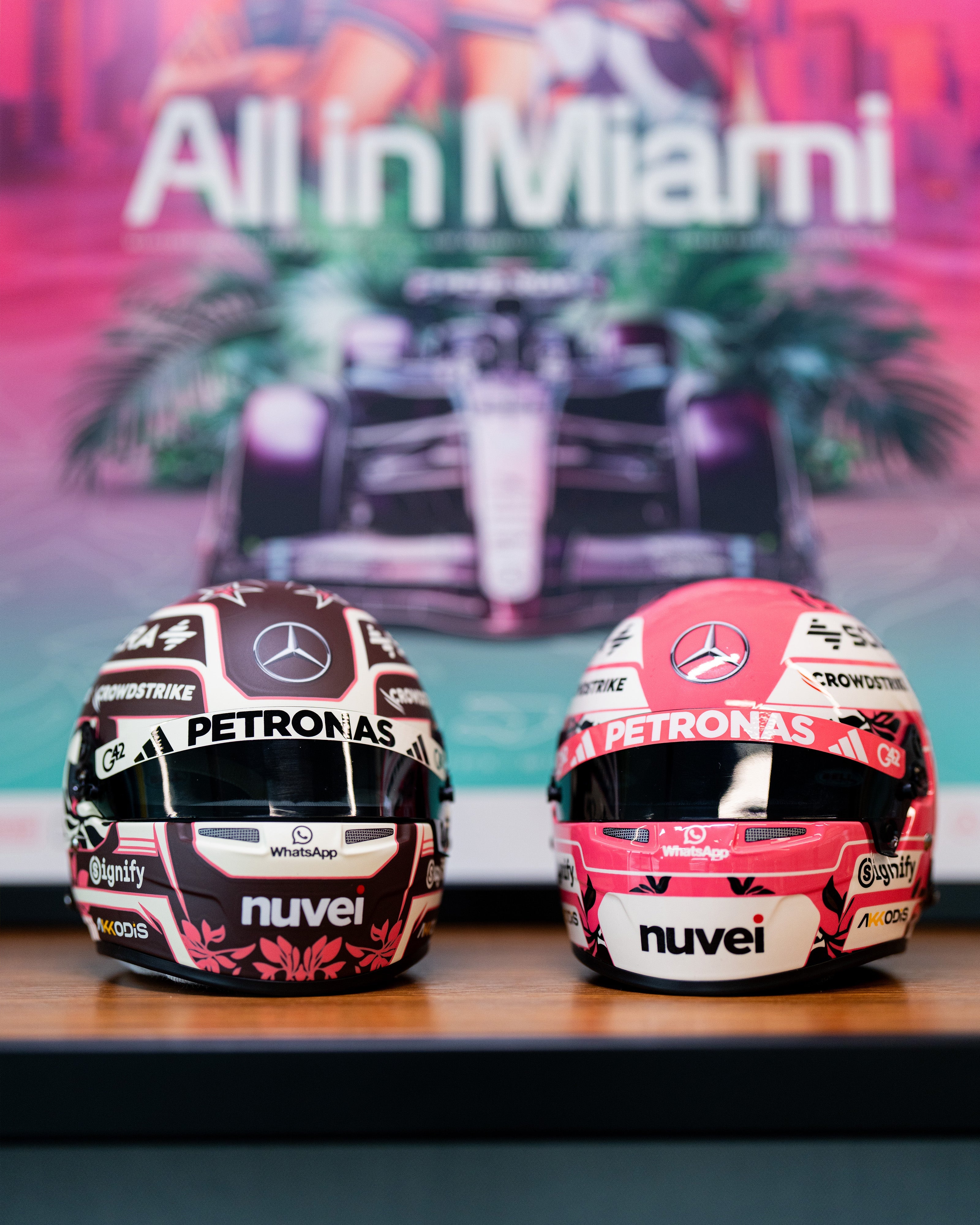 custom motorcycle helmets miami George Russell 2025 Miami Mini Bell Helmet Replica 1:2