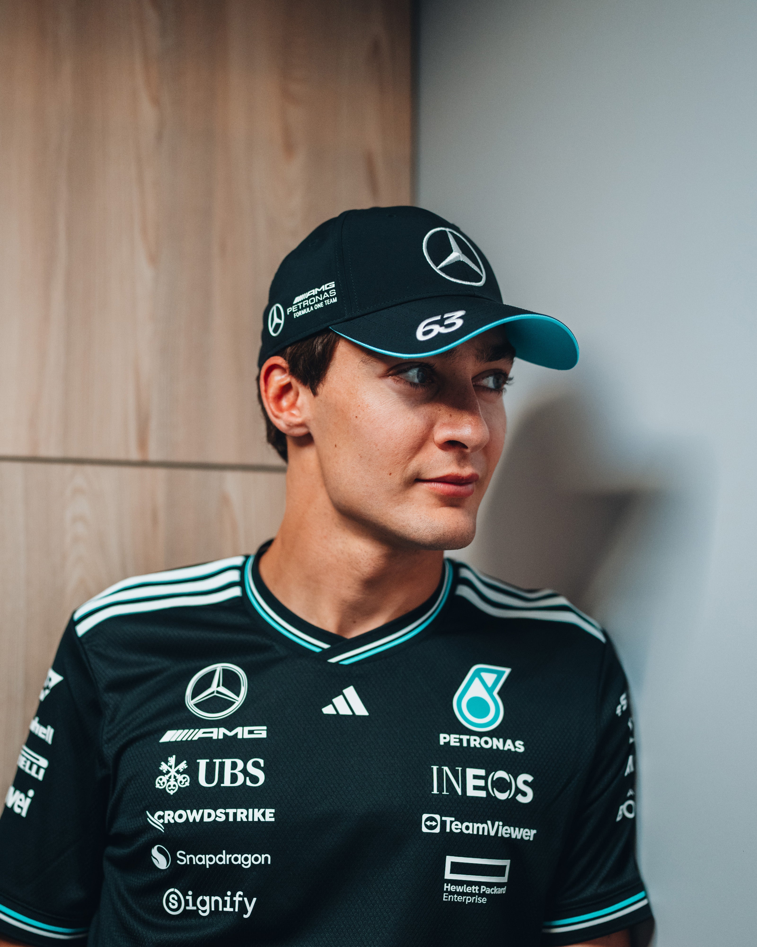 スポーツ選手 G.Russell 2022 Mercedes AMG Used Visor スポーツ選手 G.Russell 2022 Mercedes AMG Used Visor スポーツ