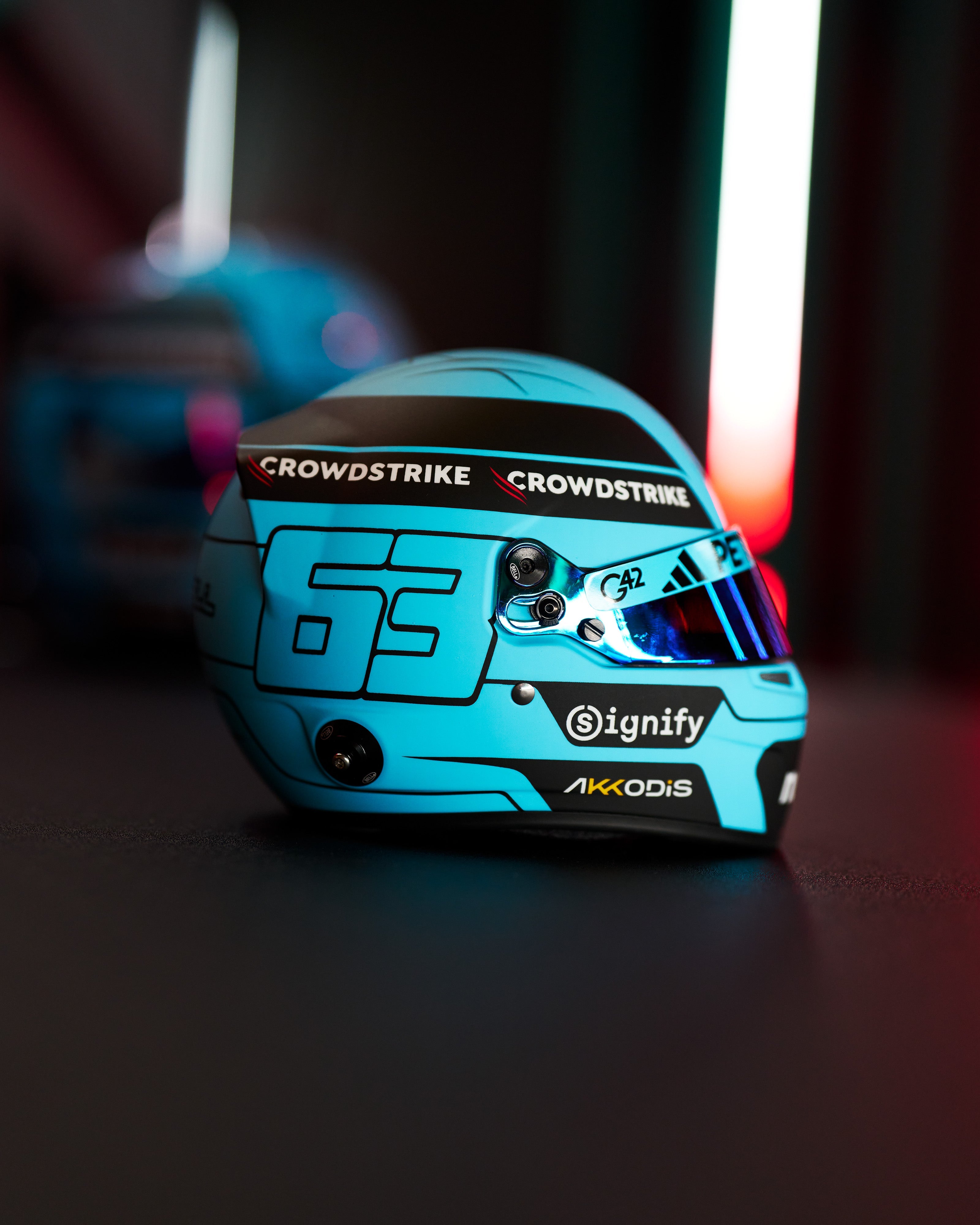 George Russell 2025 Mini Bell Helmet Replica 1:2