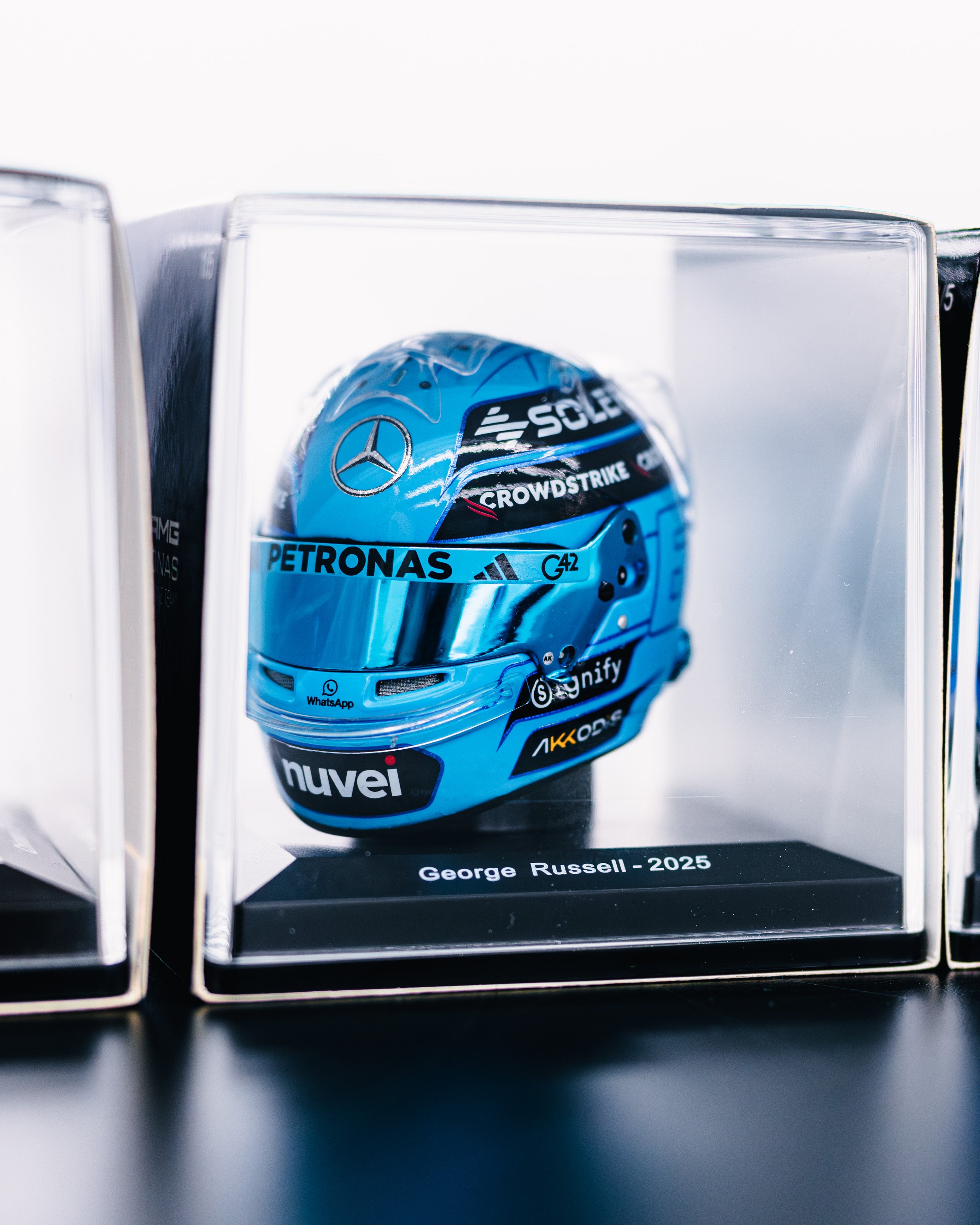 George Russell 2025 Sparks Helmet 1:5