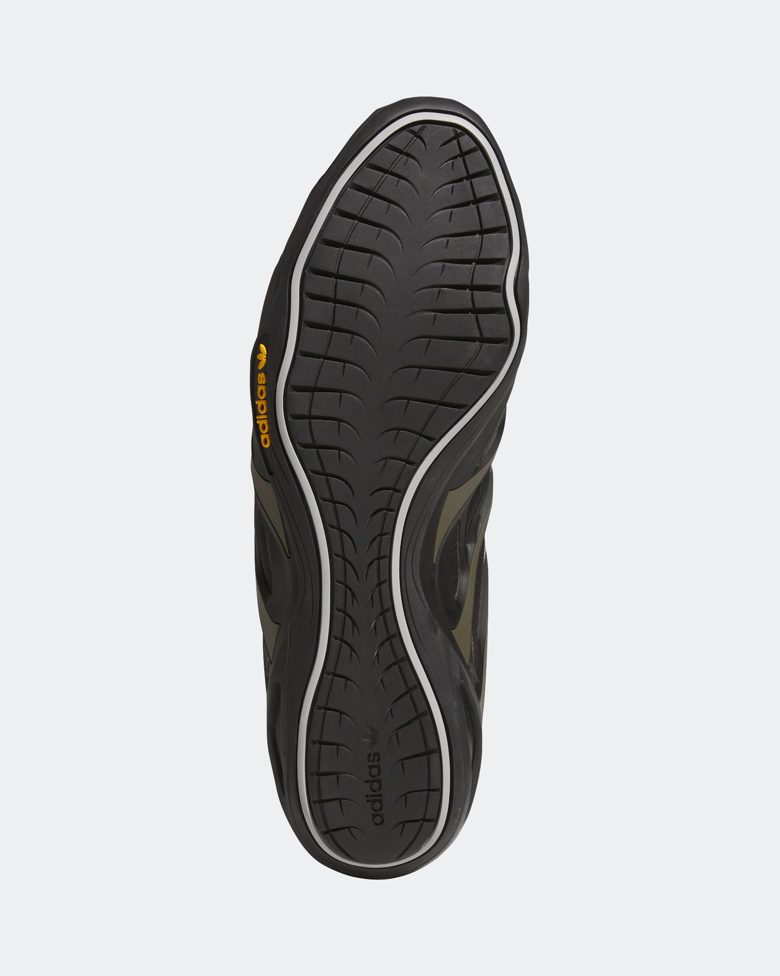 adidas para Bad Bunny x Mercedes-AMG F1 Adi Racer GT Brown