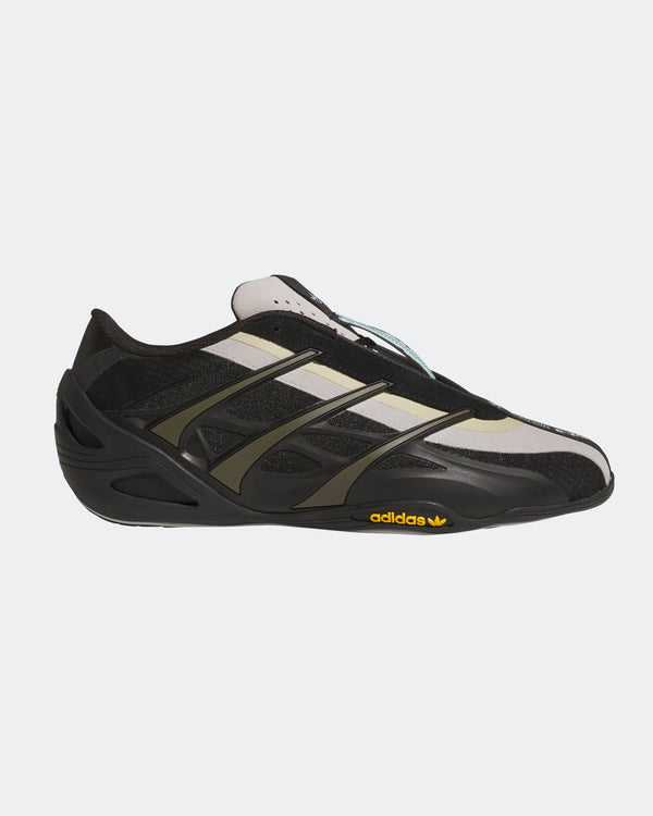 adidas para Bad Bunny x Mercedes-AMG F1 Adi Racer GT Brown