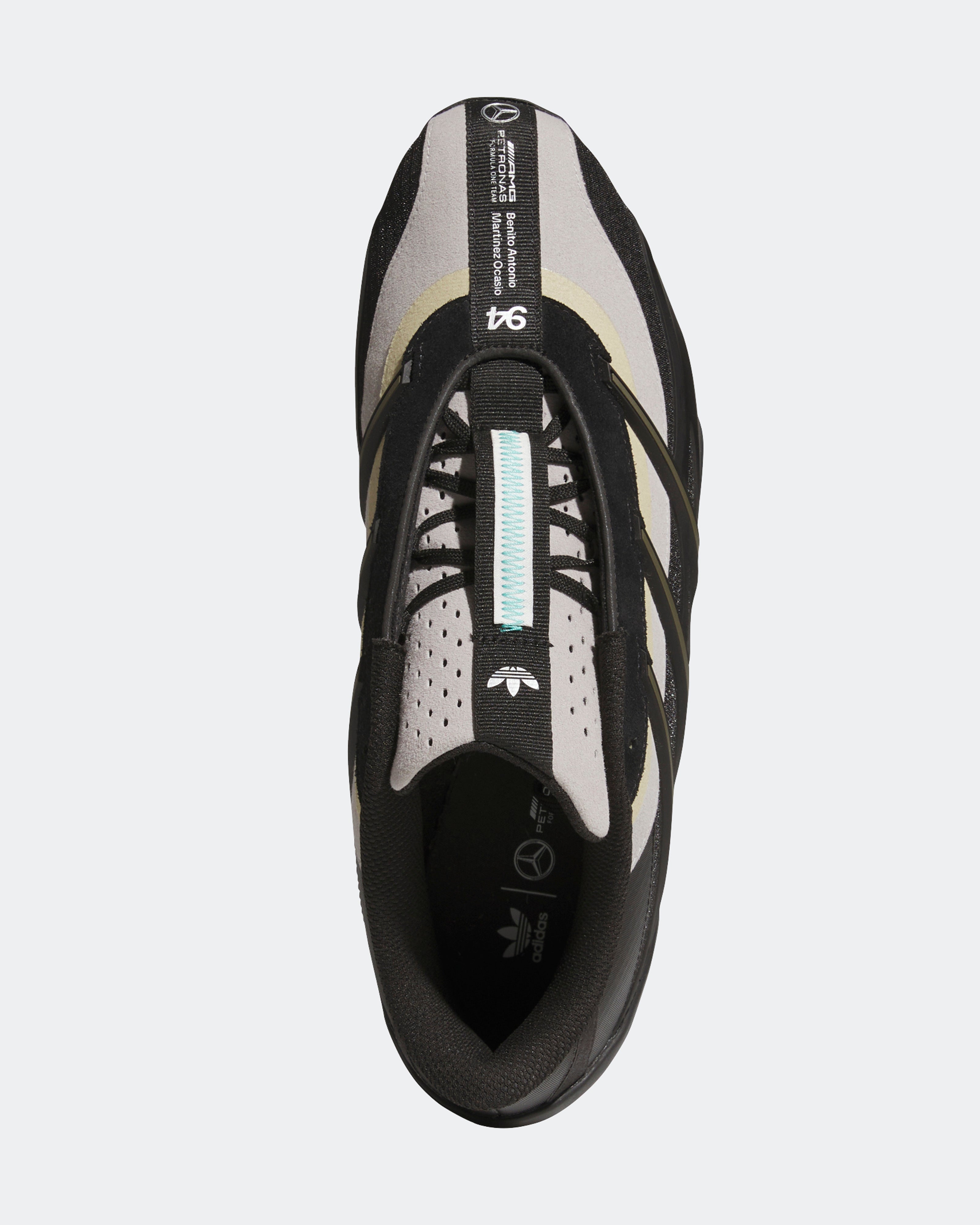 adidas para Bad Bunny x Mercedes-AMG F1 Adi Racer GT Brown