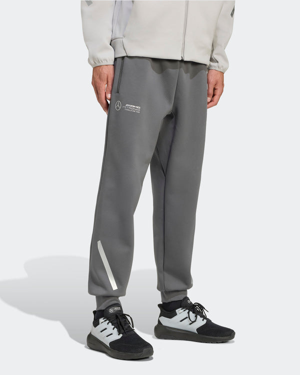 This Model is 6'2'' and wears size M