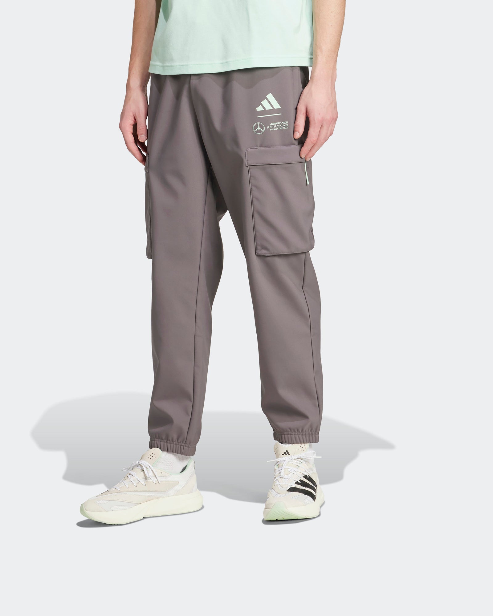 This model is 6'0'' and wears size M