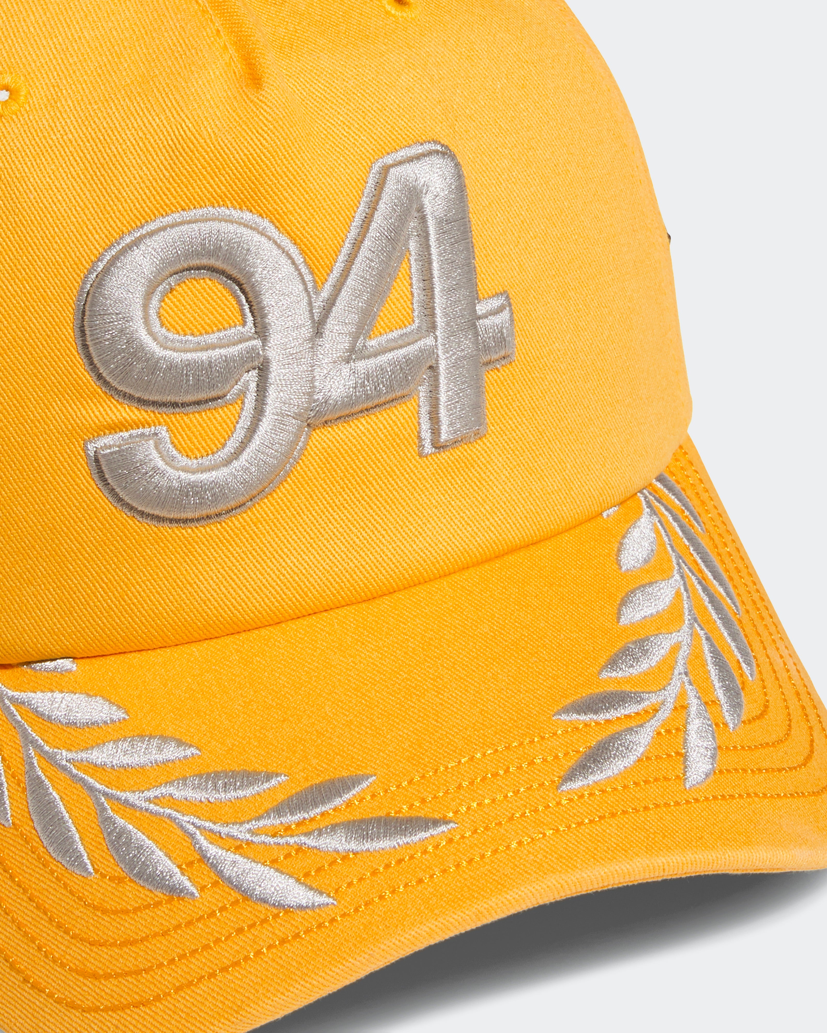 adidas para Bad Bunny x Mercedes-AMG F1 Racing Cap Gold