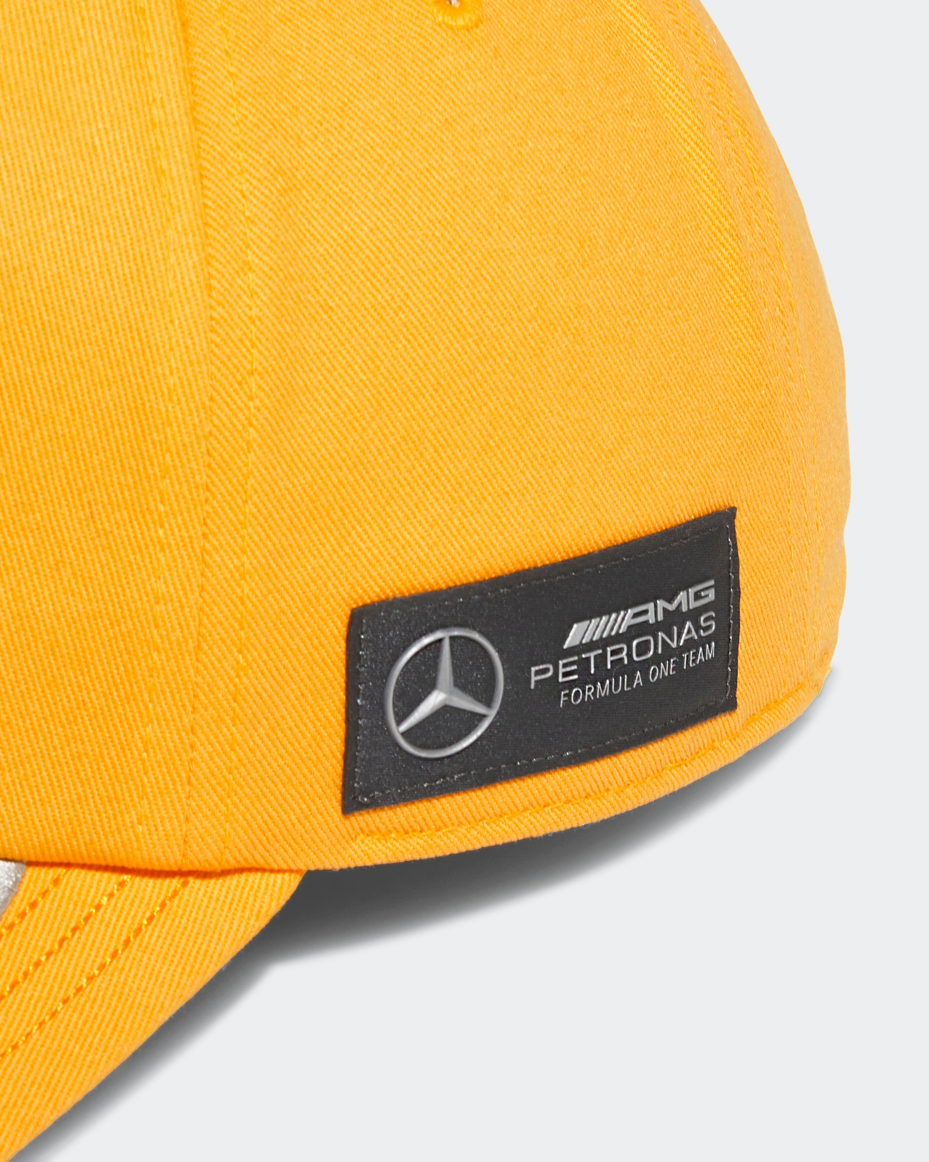 adidas para Bad Bunny x Mercedes-AMG F1 Racing Cap Gold