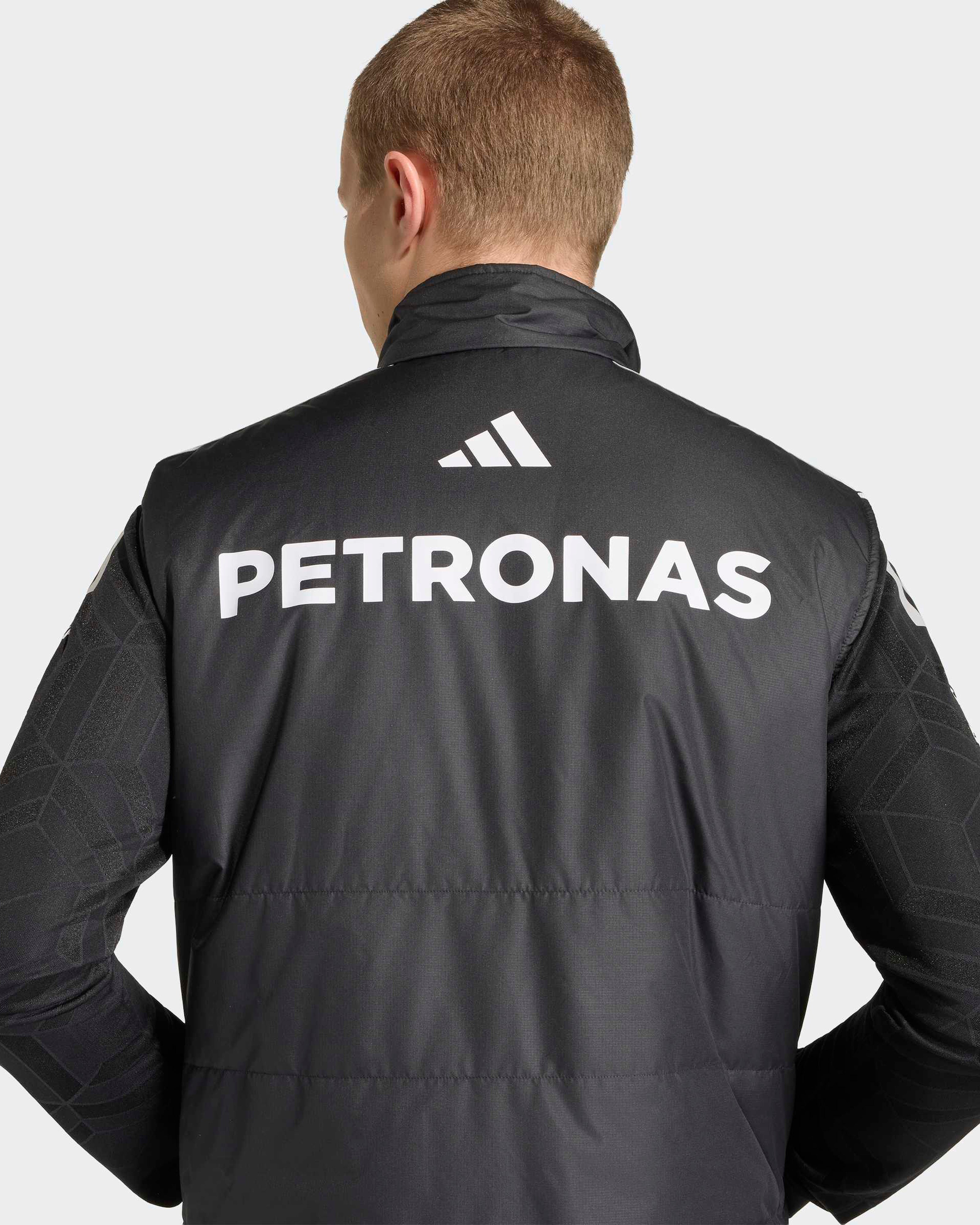 13日で出品終了　ASSOS MERCEDES AMG PETRONAS ジレ Men's 2026 Mechanics Vest Black | Mercedes-AMG PETRONAS F1 Team