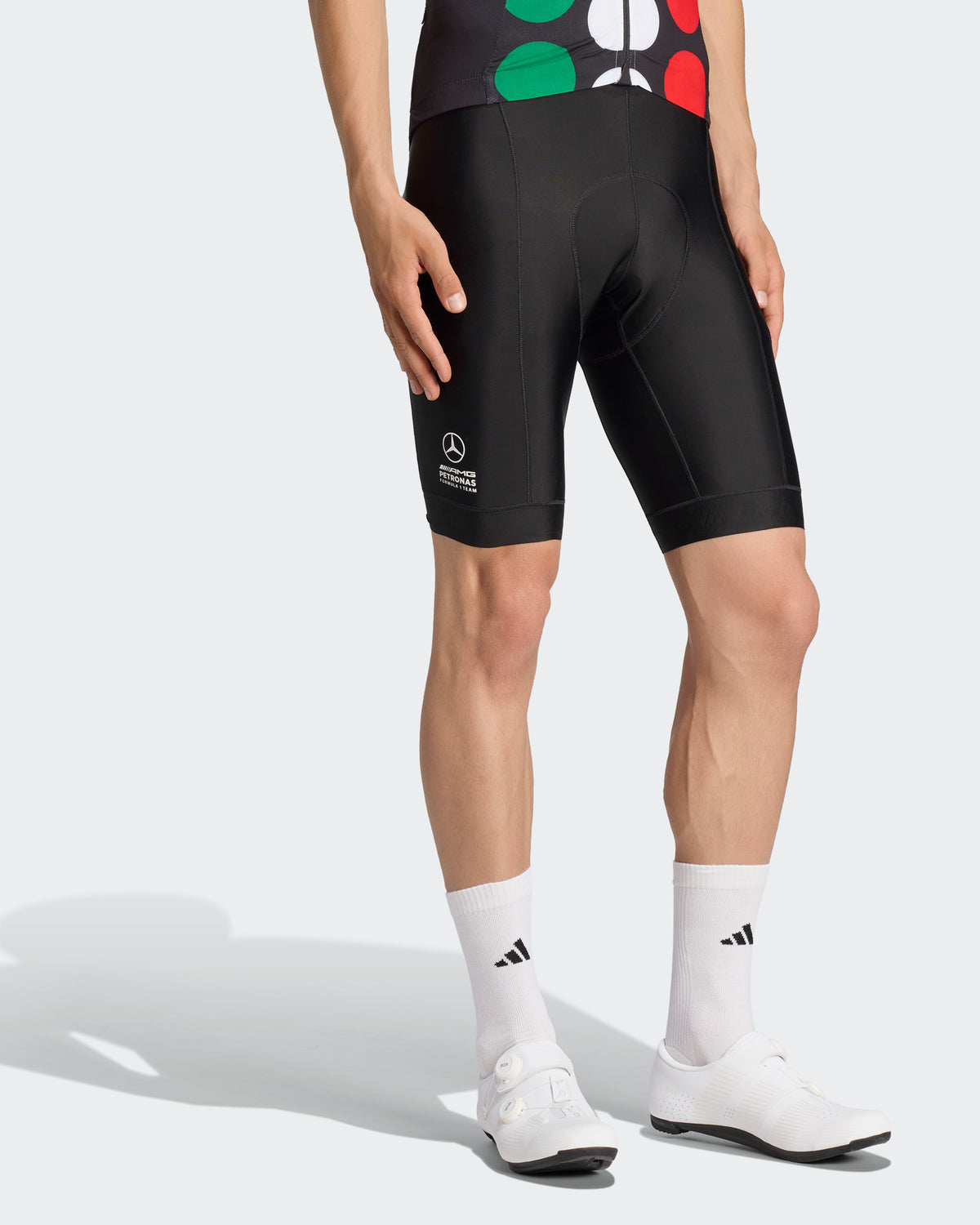 This model is 6'3'' and wears size M