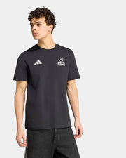 This model is 6'2'' and wears size M