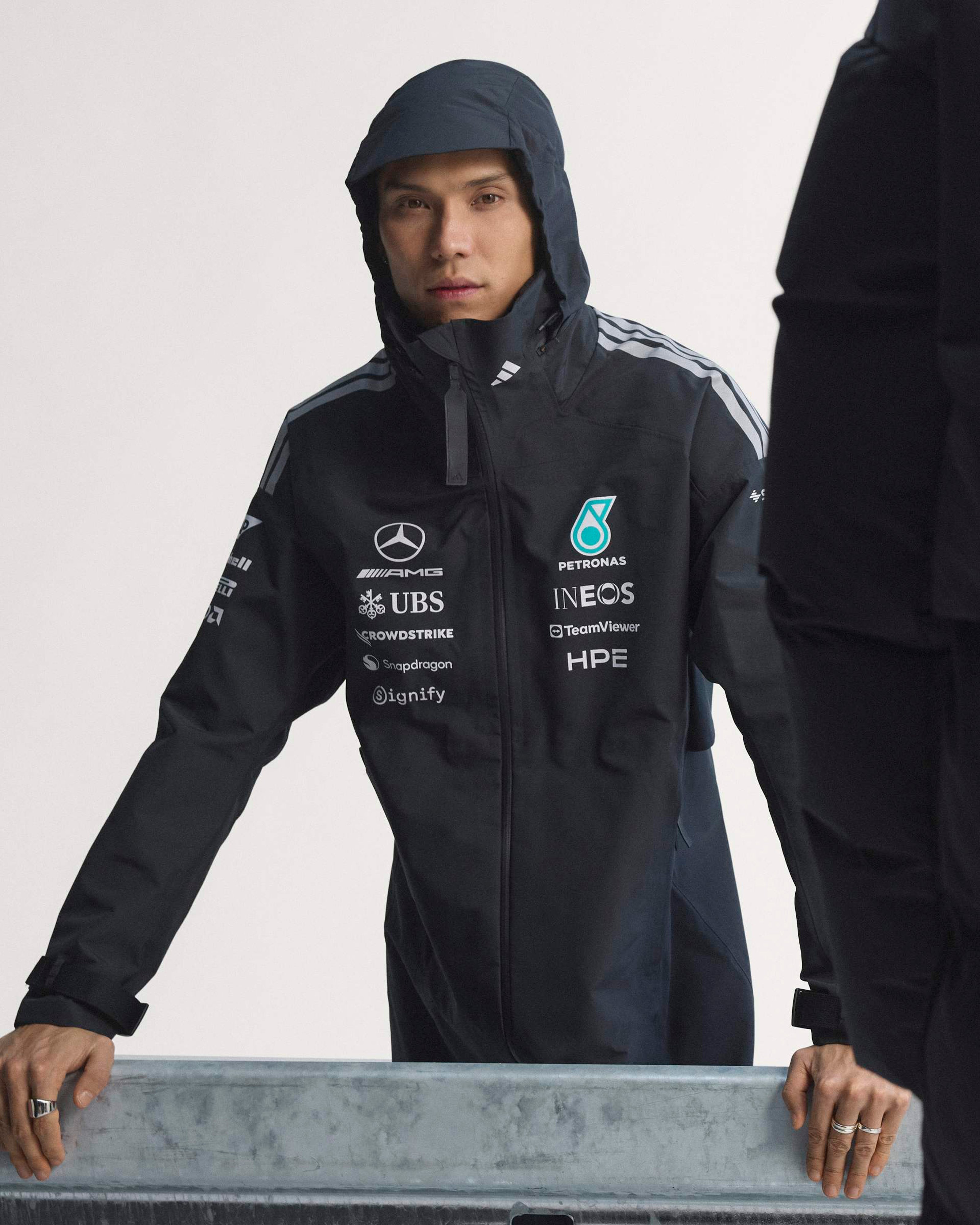   × Mercedes-Benz アウター Men's 2026 Team Rain Parka - Black | Mercedes-AMG PETRONAS F1 Team