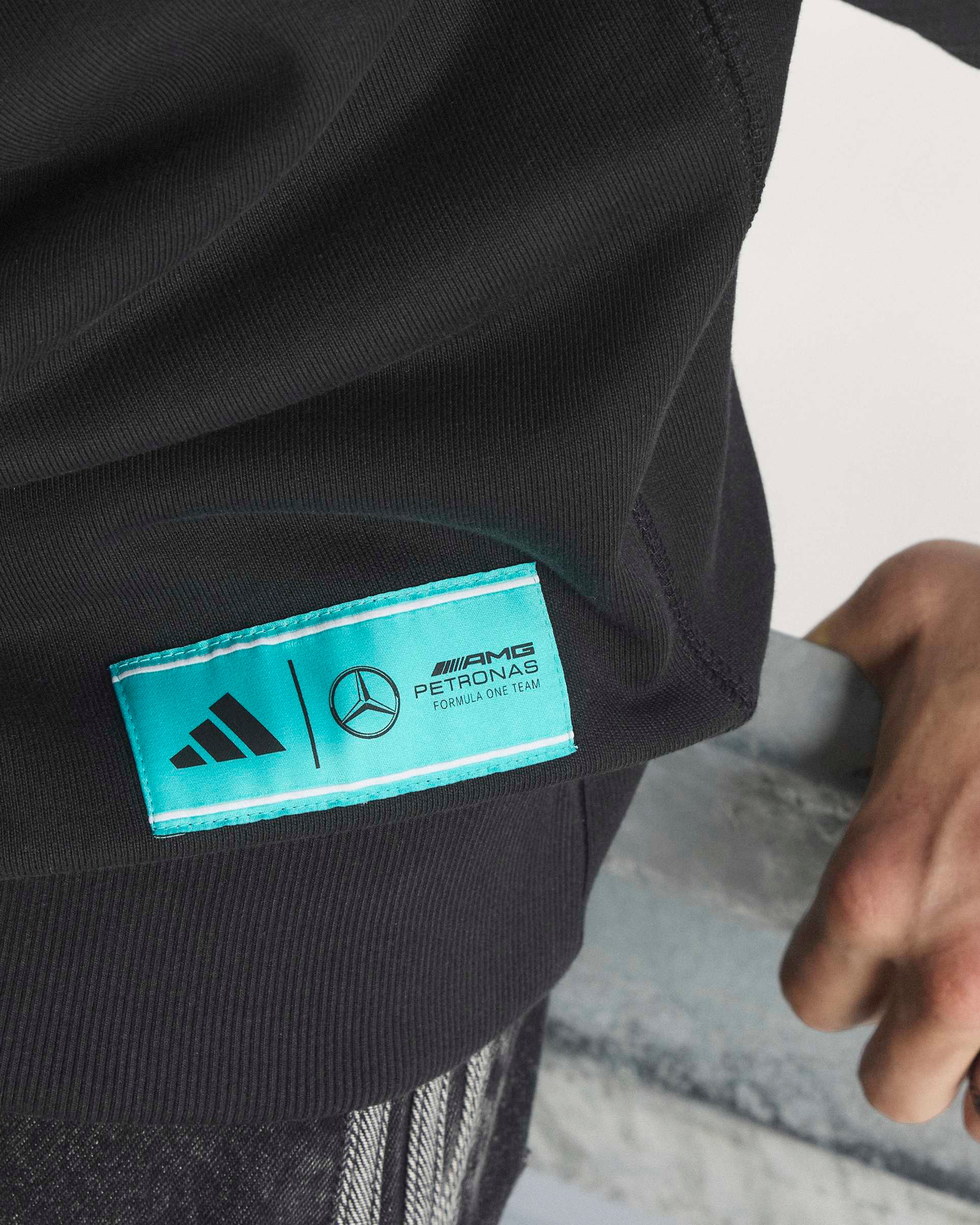 Mens Las Vegas Sweat Top Black | Official Mercedes-AMG PETRONAS F1
