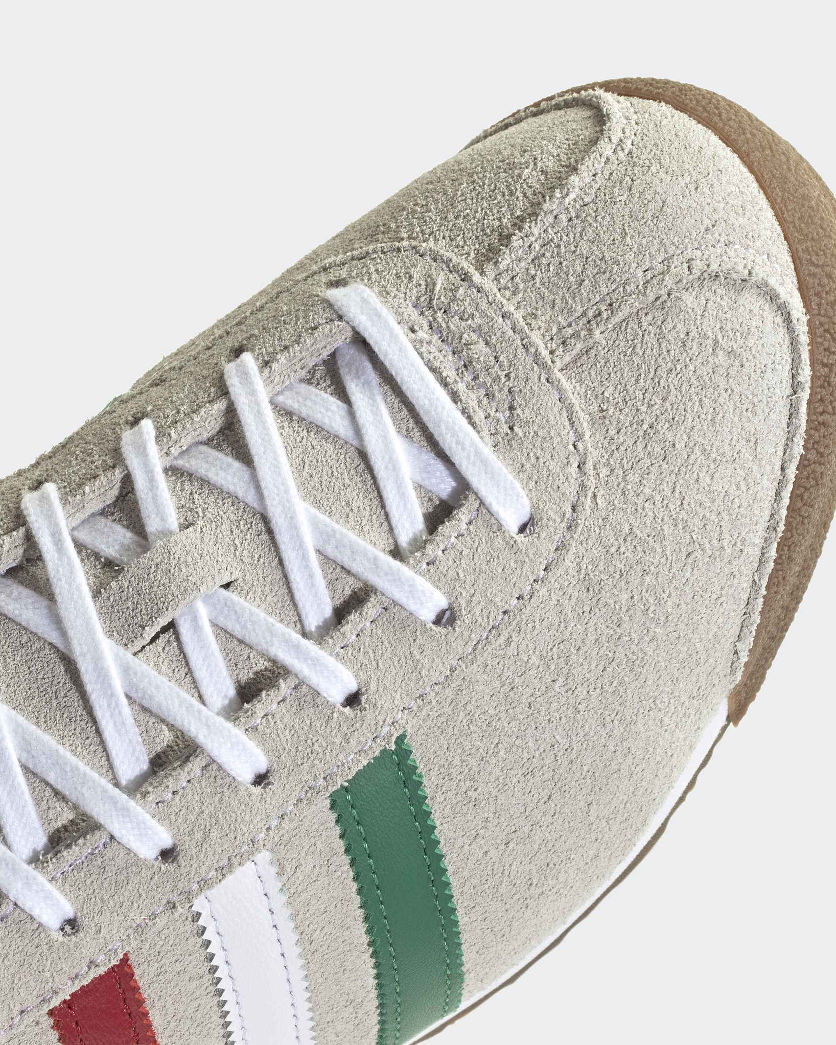 Italia 70s Shoes White