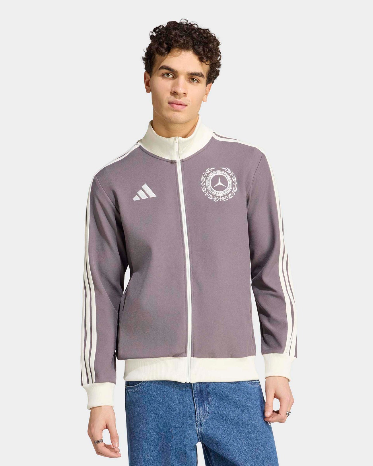 This model is 6'2'' and wears size M