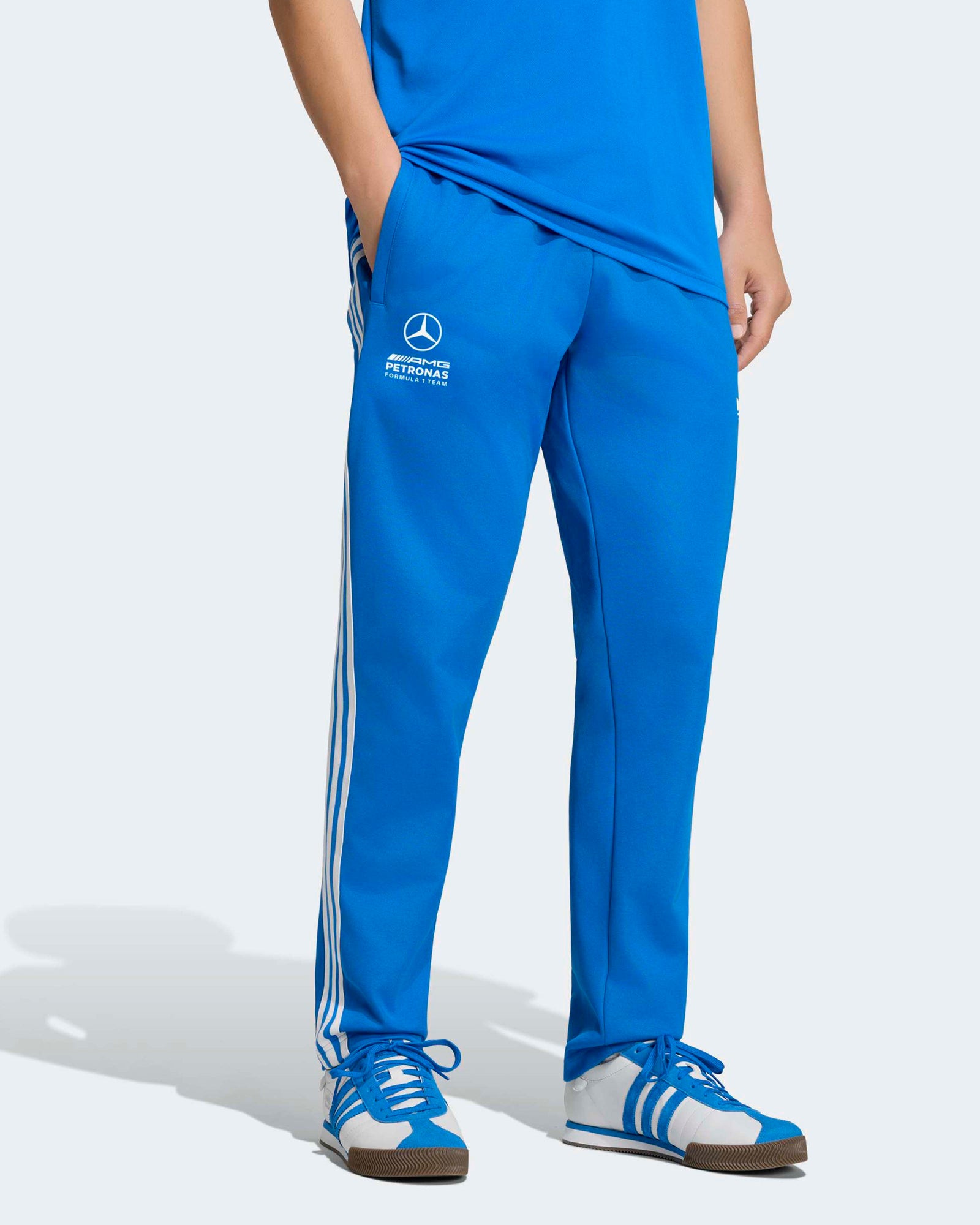 This model is 6'1'' and wears size M