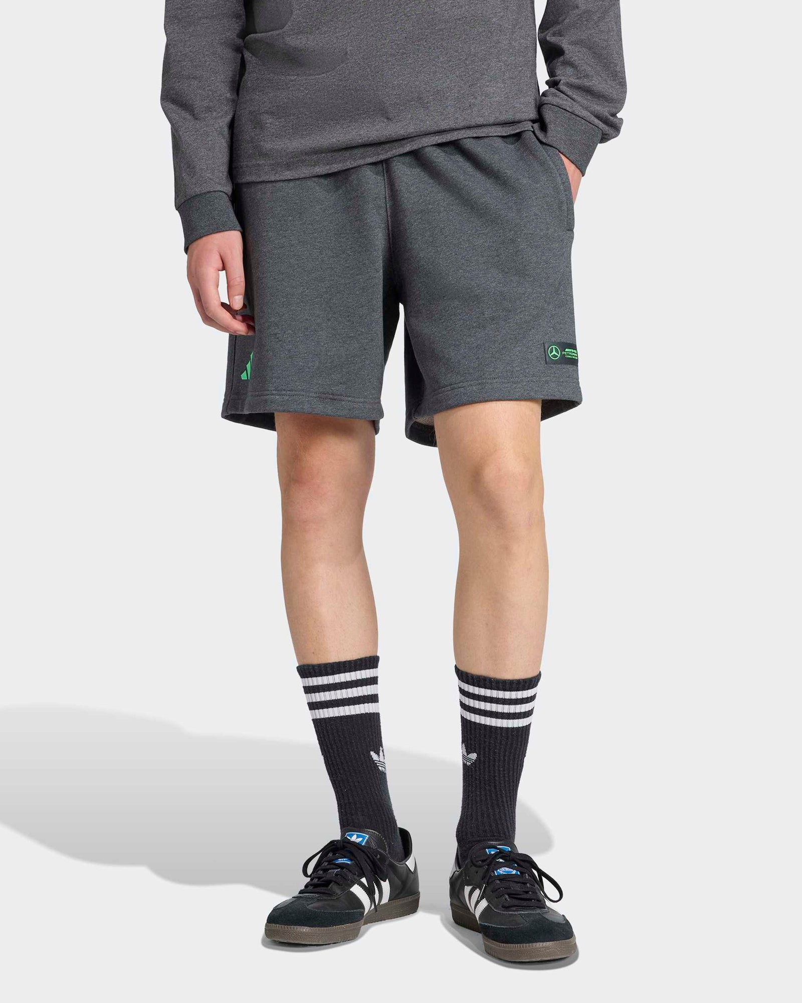 This Model is 187cm and wears size M